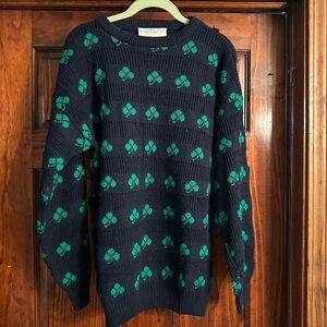Men's Navy and Green Crewneck Sweater